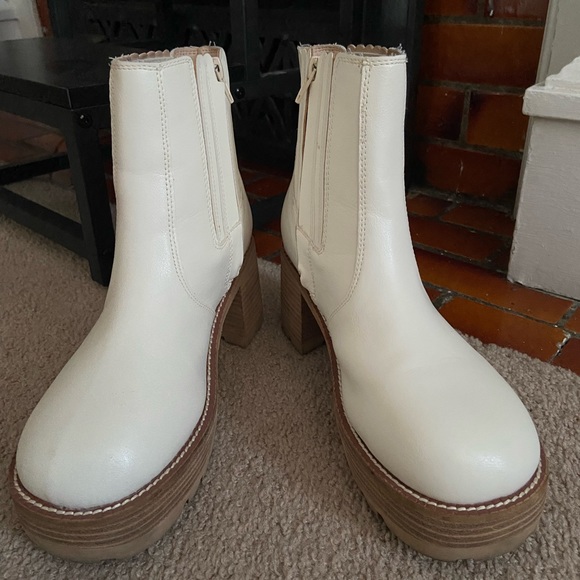 Oasis Society White Chunky boots - Picture 7 of 9